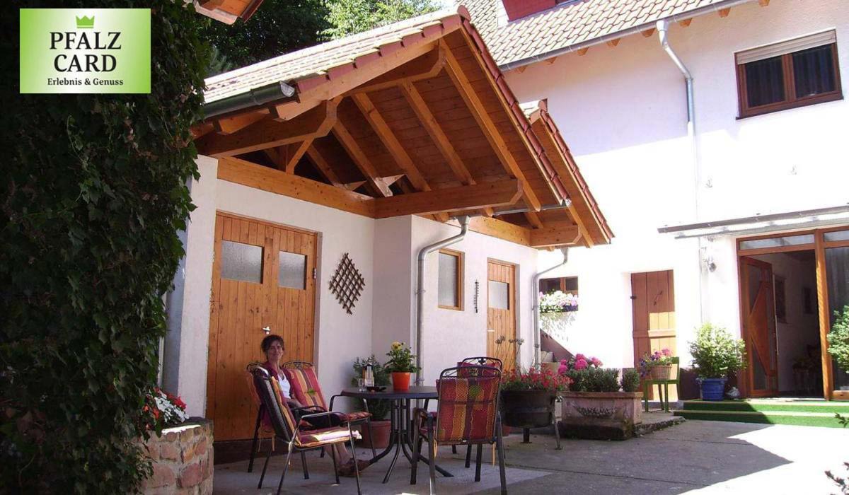 Hotel Haus Am Kastanienwald Dörrenbach Esterno foto